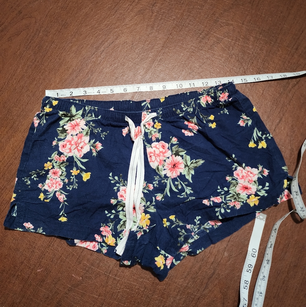 Old Navy Blue and Pink Shorts with Floral Design - Picture 4 of 7